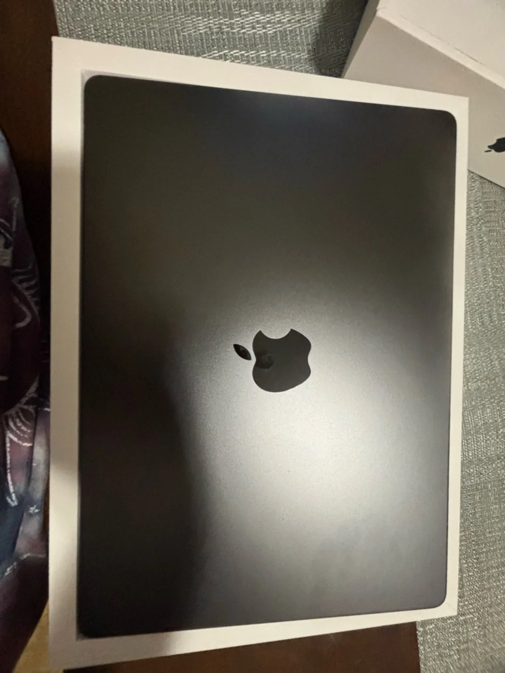Apple MacBook Pro in Space Gray - Retail Box